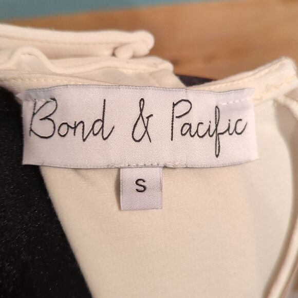 💜5/$25 SMALL peplum back zip blouse Bond and Pacific - Picture 6 of 6